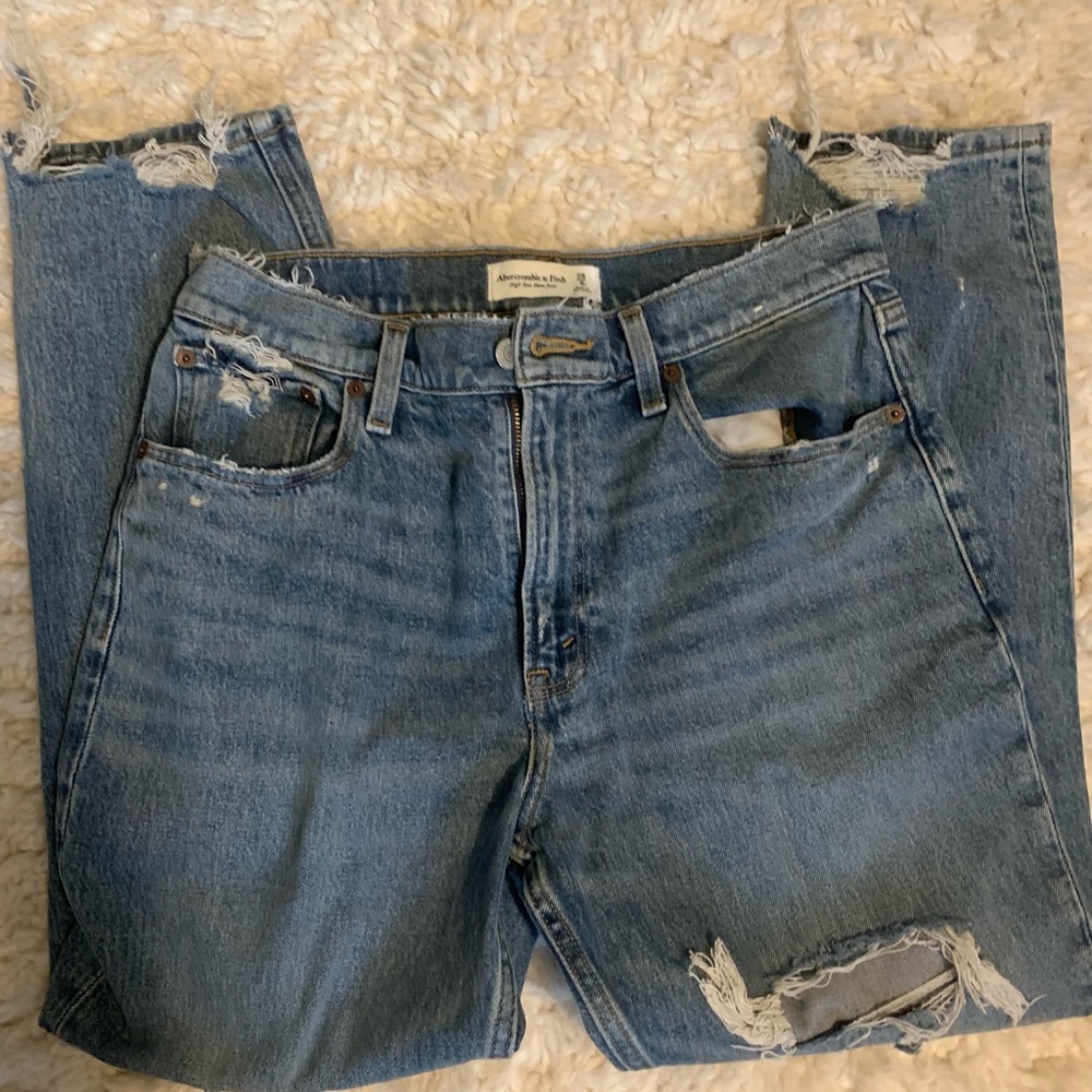 Abercrombie and Fitch mom jeans